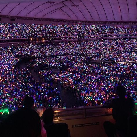 Tokyo Dome glowing in the dark for #Coldplay 💫 Nepo Baby, Glowing In The Dark, Tokyo Dome, In Ear Monitors, Coldplay, In The Dark, Glow In The Dark, The Darkest, Tokyo