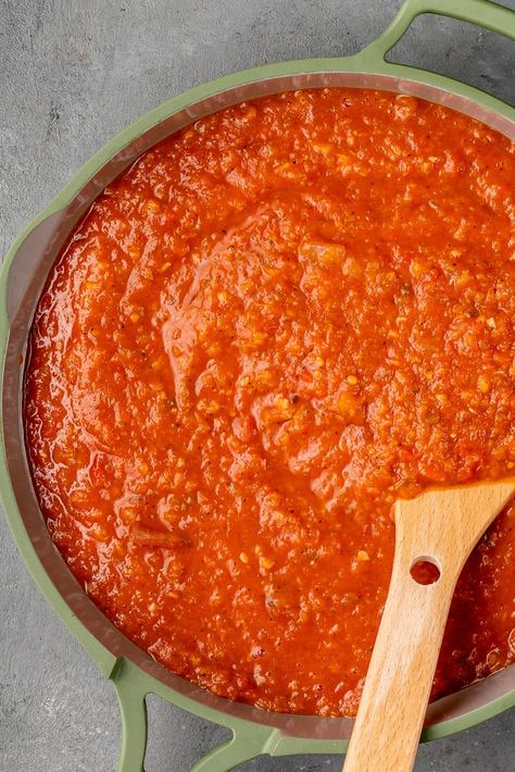 This autumn-inspired roasted butternut squash and tomato sauce is ready in just under an hour and will give you all of the cozy fall-feels! Pizza Sauces, Butternut Squash Pasta Sauce, Butternut Squash Sauce, Roasted Tomato Sauce, Butternut Squash Pasta, Tomato Pasta Sauce, Vegan Sauces, Autumn Inspired, Tomato Pasta