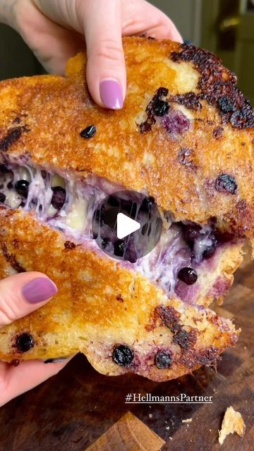 Hot Honey Blueberry Brie Grilled Cheese, Fruit And Cheese Sandwich, Hot Honey Sandwich, Sourdough Bread Breakfast Ideas, Honey Grilled Cheese, Blueberry Grilled Cheese, Grilled Cheese Ideas, Sourdough Sandwich Recipes, Hot Lunch Ideas