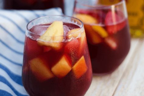 RECIPE: Fireball Sangria Fireball Sangria, Diy Vodka, Fireball Drinks Recipes, Vodka Infusions, Awesome Cocktails, Fireball Recipes, Fireball Drinks, Whisky Cocktail Recipes, Fall Sangria Recipes