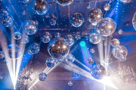 Disco Theme Party Ideas, Silver Party Decor, Nyc Birthday, Kite Party, Disco Theme Party, 70s Party Theme, Disco Bar, Theme Party Ideas, Blue Party Decorations