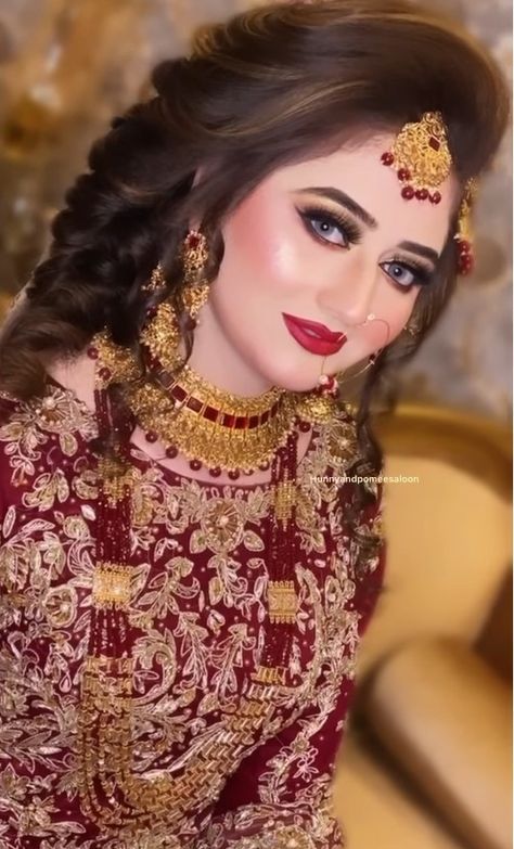 Kashee's Bridal Makeup, Bridle Eyes Makeup, Kashees Hairstyle Bridal, Dulhan Makeup Pakistani Bridal, Barat Hairstyles For Bride, Pakistan Bridal Makeup, Barat Bridal Hairstyle, Barat Bride Hairstyles Pakistani, Barat Hairstyles Pakistani