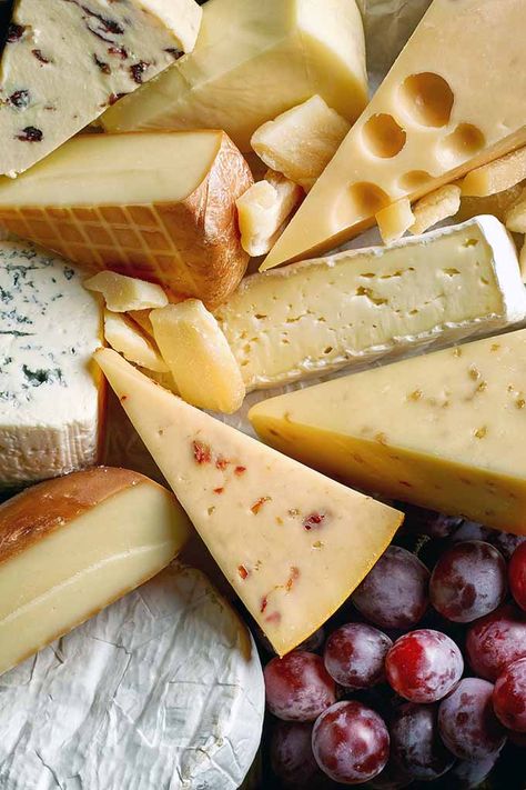 Snack Sani, Fancy Cheese, Types Of Cheese, Easy Smoothie Recipes, Manchego, Think Food, Healthy Snacks Easy, How To Make Cheese, Gorgonzola