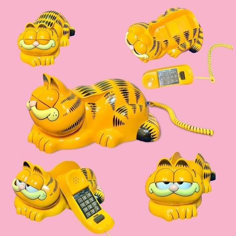 Cartoon Telephone, Garfield Phone, Garfield Stuff, Corded Telephone, Garfield Pictures, Garfield Images, Garfield Cartoon, Vintage Garfield, Garfield Cat