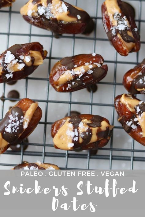 Desserts With Dates, Paleo Cheesecake, Whole 30 Dessert, Bake Healthy, Stuffed Dates, Clean Eating Desserts, Paleo Chocolate, Paleo Treats, Salted Chocolate