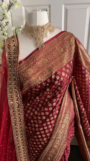 Wedding Malaysia, Red Saree Wedding, Latest Bridal Lehenga Designs, Banarasi Katan Silk Saree, Reception Saree, Wedding Outfits For Women, Simple Lehenga, Latest Bridal Lehenga, Saree Wearing Styles