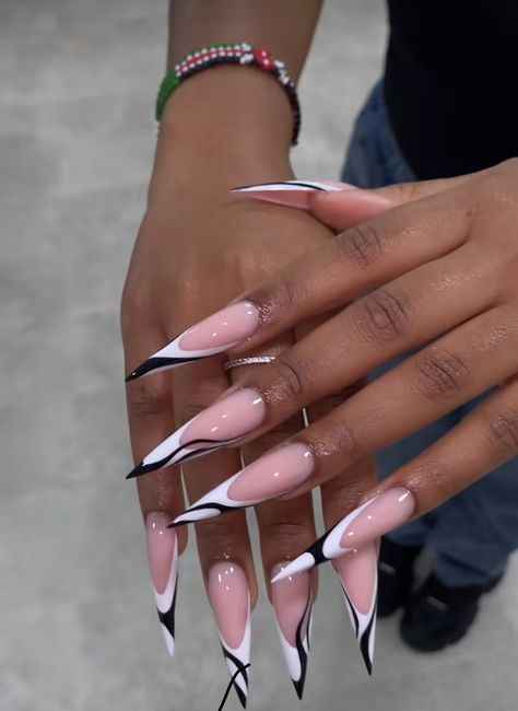 Nail Art Designs Pointy Nails, Birthday Nails Long Almond, Nail Stelitto Ideas, Black French Tip Design Nails, Stiller Nails Ideas, Stalitoes Nails Design, Cute Pointy Nails, Stilleto Nails French Tip Designs, Pointy Acrylics