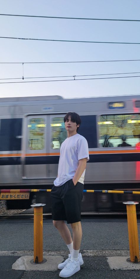 Txt Hueningkai Wallpaper, Huening Kai Wallpaper, Kai Wallpaper, Fashion Model Sketch, Boyfriend Outfit, Kpop Iphone Wallpaper, Txt Hueningkai, Boyfriend Wallpaper, Pretty Star