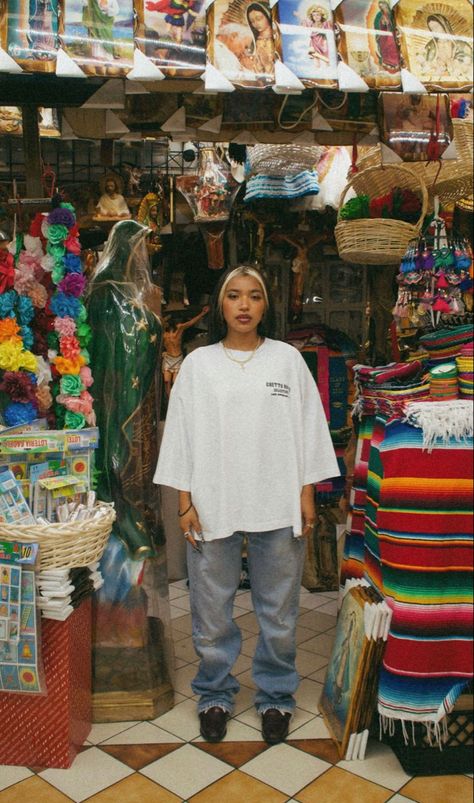 Miami Latina Outfits, Mexicana Outfits Casual, Mexican 90s Aesthetic, Mexican Grandma Aesthetic, Mexico 90s Fashion, Mexican Photoshoot Ideas, Mexican Core Aesthetic Outfits, Flea Market Photoshoot, Latina Culture Aesthetic