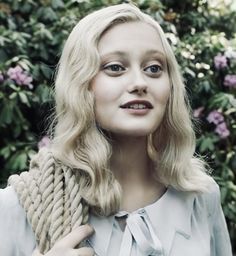 Tim Burton Blonde Characters, Emma Mphfpc, Emma Bloom Icon, Ella Purnell Blonde, Emma Bloom Aesthetic, Ella Purnell Miss Peregrine, Sirius And Regulus Black, Rapunzel Makeup, Sirius And Regulus