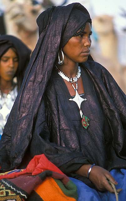 Tuareg woman Tuareg Woman, Tuareg People, Walking Art, Tuareg Jewelry, African People, We Are The World, African Diaspora, River Valley, African Culture