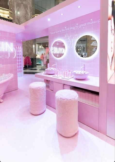 Beauty Entrepreneur Ideas, Launch Event Ideas, Unique Event Decor, Pink Store, Pink Sweets, Trajes Kylie Jenner, Retail Space Design, Entrepreneur Ideas, Beauty Entrepreneur