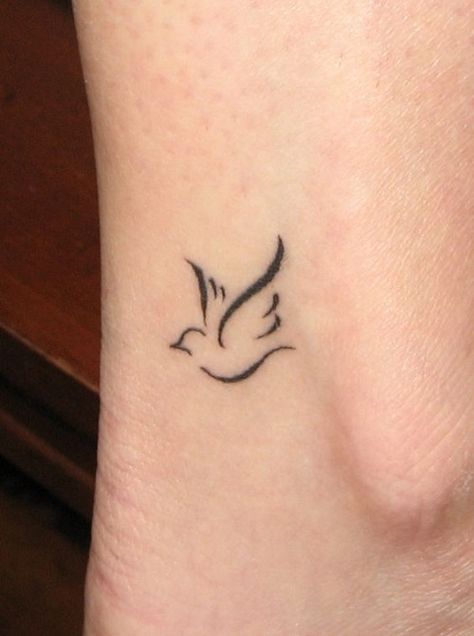 100 Small Bird Tattoos Designs with Images – Piercings Models Simple Bird Tattoo, A Small Tattoo, Dove Tattoo Design, Vogel Tattoo, Dove Tattoos, Small Bird Tattoo, Tato Henna, Dove Tattoo, Disney Tattoo