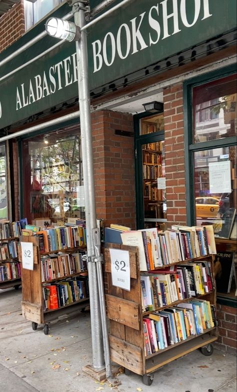 Working At A Bookstore, Library Core, Old Book Store, Town Bloxburg, Small Bookstore, Old Bookstore, Book Store Ideas, Bookshelf Quilt, Bookstore Owner