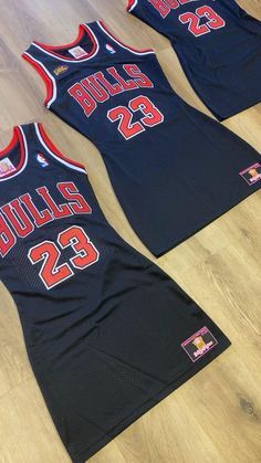 Jordan Dress Outfits, Throwback Jersey Outfit, Bulls Jersey Outfit Woman, Jordan Jersey Dress, Basketball Jersey Dress, Jersey Dress Outfit, Basketball Dress, Basketball Jersey Outfit, Tshirt Ootd