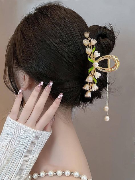 Elegance Hair, Easy Bun Hairstyles For Long Hair, Hair Tie Accessories, Easy Bun Hairstyles, Hair Accessories Collection, Hair Clamps, Clip Hairstyles, Ribbon Hairstyle, Women Flower