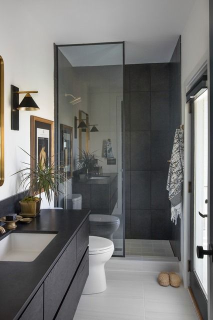 7 Inspiring Small Bathrooms Slate Bathroom, Black Tile Bathrooms, Inlaw Suite, Black Vanity Bathroom, Bathroom Vanity Designs, Guest Bathrooms, Bathroom Trends, Bathroom Countertops, Stylish Bathroom