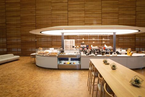 Center Bar Design, Commercial Coffee Bar Design, Coffee Bar Counter, Modern Coffee Bar, Coffee Bar Design, Buffet Restaurant, Vegan Cafe, Cafe Shop Design, Kiosk Design