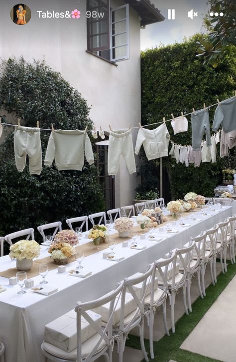 Aesthetic Babyshowers, Backyard Baby Shower Seating, Ikea Baby Shower, Summer Picnic Baby Shower Ideas, Baby Shower Long Table Set Up, Baby Shower Inspo Gender Neutral, Back Yard Baby Shower Diy, Romantic Baby Shower Ideas, Baby Shower Guest Table Set Up