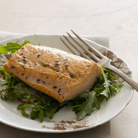 Baked Pink Salmon with Lemon and Herbs Pink Salmon Recipes, Salmon Benefits, Salmon Species, Salmon With Lemon, Pacific Salmon, Tuna Casserole, Heart Healthy Recipes, Salmon Fillets, Salmon Recipes