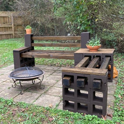 Painted Cinder Blocks, Cinder Block Ideas, Cinder Blocks Diy, Diy Benches, Cinder Block Furniture, Cinder Block Bench, Cinder Block Fire Pit, Landscaping Florida, Cinder Block Garden