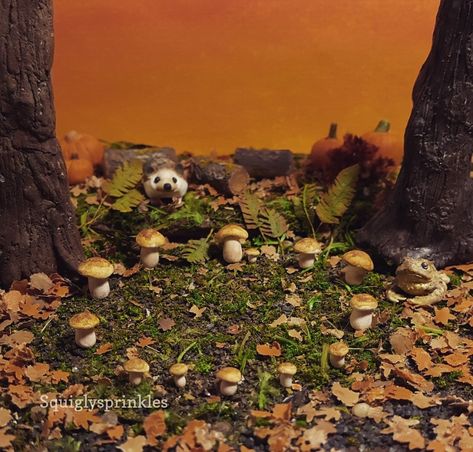 Aesthetic Wallpaper Mushroom, Autumn Diorama, Fall Miniatures, Fall Village, Wallpaper Mushroom, Hedgehog Wallpaper, Autumn Aesthetic Wallpaper, Hedgehog Cute, Calendar Creative