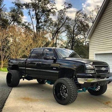 Chevy Duramax, Chevy Diesel Trucks, Chevy Trucks Silverado, Trucks Lifted Diesel, Black Truck, Chevy Cars, Custom Chevy Trucks, Lifted Chevy Trucks, Chevy Pickup Trucks