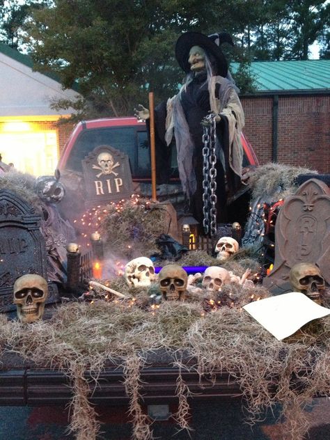 The bed of our truck decorated for Trunk or Treat. Trick Or Trunk Ideas For Trucks, Halloween Car Decorations, Halloween Pirates, Trunker Treat Ideas, Trunk Or Treat Ideas, Halloween Board, Pirate Halloween, Halloween Queen, Meteor Garden 2018