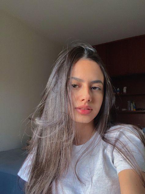 Bare Face Selfie, Naturally Pretty, Couple Wallpaper Relationships, Makeup Clean, Face Selfie, Basic Girl, Mode Turban, Selfie Poses Instagram, Bare Face