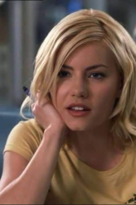 Elizabeth Cuthbert, Girl Next Door Movie, The Girl Next Door 2004, Teenage Movies, Elisha Cuthbert, The Girl Next Door, Romantic Comedy Movies, Celebrity Tattoos, Hollywood Fashion