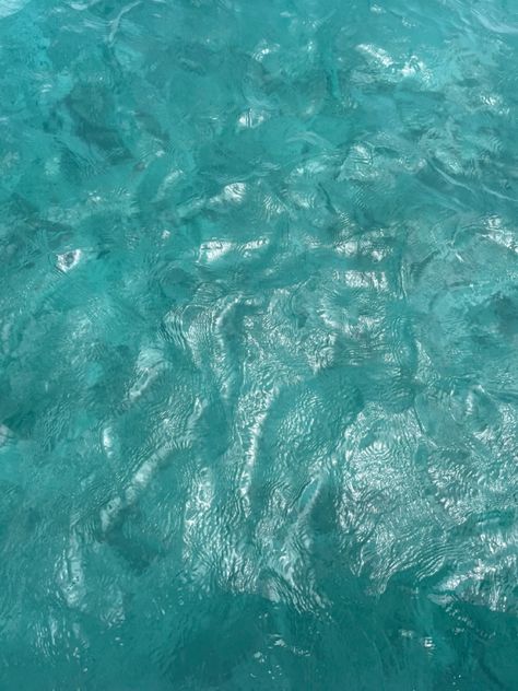 Water Esthetics, Water Beach Aesthetic, Dreamy Songs, Bahamas Water, Summer Aesthetic Blue, Carribean Blue, Clear Blue Water, Pretty Pics, Aesthetic Blue