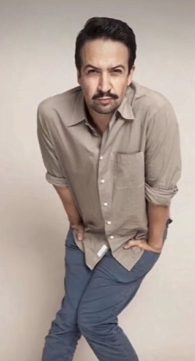 Funny Poses, 밈 유머, 사진 촬영 포즈, Funny Profile, Lin Manuel Miranda, Lin Manuel, Silly Images, Mood Humor, Funny Profile Pictures