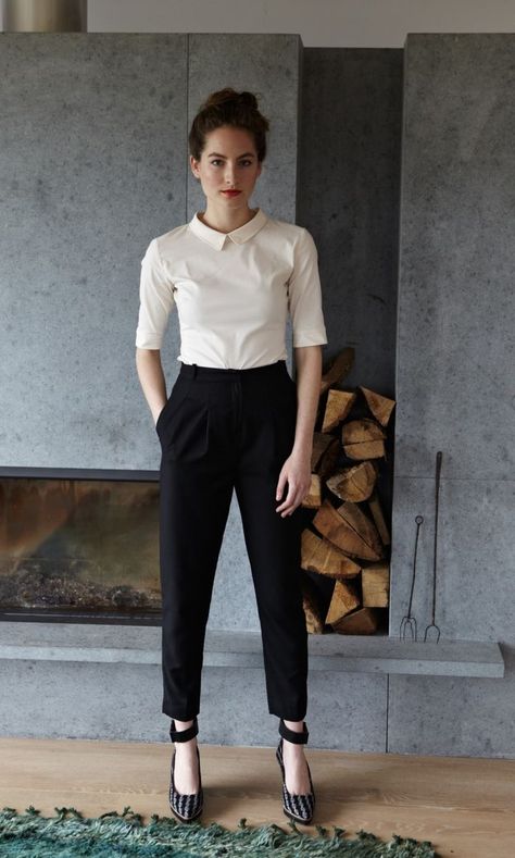 Note: The style of pants— Can tuck any nice shirt under it. Tuck casual shirt and wear blazer. The shoes— They look comfortable, wearable to work. It could be done with flats as well, not to as potent an effect I think. The strap on the shoes are the most important part. Spring Work Outfits, Elegante Casual, Inspired Outfits, 가을 패션, Professional Outfits, Business Attire, Cheap Clothes, Inspiration Mode, Fashion Mode