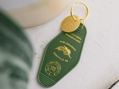 Hotel Keychain, Projets Cricut, Vintage Hotels, Stay Grounded, Hotel Branding, Hotel Project, Keychain Design, Vintage Branding, Hotel Design