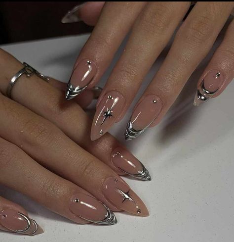 Y2k Nails Chrome, French Tip Nails Y2k, Silver Nails Short, Short Almond Nails French Tip, Almond Nails French Tip, Sliver Nails, Fake Press On Nails, Nails Star, Nails With Silver