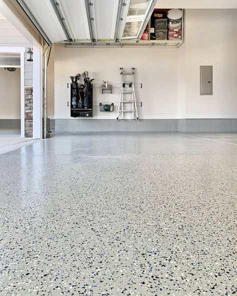 Best Garage Floor Epoxy, Garage Floors Diy, Garage Floor Finishes, Epoxy Garage Floor Coating, Epoxy Garage Floor, Garage Epoxy, Garage Paint, Garage Storage Inspiration, Garage Boden