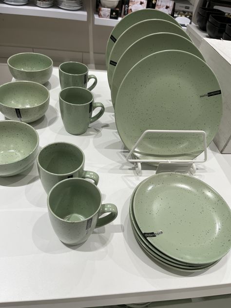 Green Kitchen Supplies, Green Kitchen Utensils, Crockery Design, Sage Green Kitchen, Apartment Decorating Living, Cosy House, House Organisation, House Essentials, Backyard Kitchen