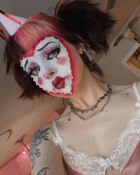 Vampire Clown Costume, Melanie Martinez Clown Makeup, Heart Shaped Clown Makeup, Cute Clown Makeup Looks, Heart Face Clown Makeup, Love Clown Makeup, Clown Mask Makeup, Clown Heart Makeup, Clown Profile Picture