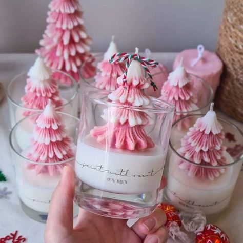 Handmade Candles Diy, Xmas Candles, Diy Candles Homemade, Săpunuri Handmade, Homemade Scented Candles, Soya Mumu, Christmas Scented Candles, Candle Projects, Diy Candles Scented