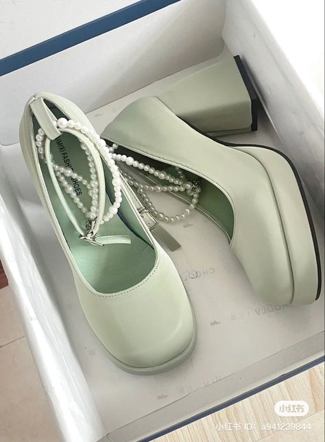 Green Shoes Aesthetic, Green Shoes Heels, Quinceanera Shoes, Korean Shoes, Pretty Heels, Fashion Shoes Heels, Cute Shoes Heels, Shoes Outfit Fashion, Green Heels