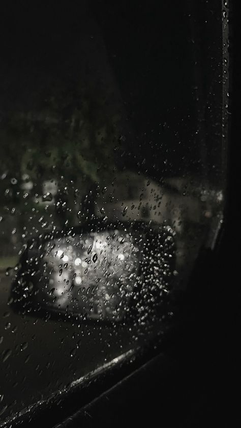 this picture shows a rainy car window at night, with an stunning focus on the raindrops Rainy Window Aesthetic Night, Rainy Car Window, Window At Night, Rainy Window, Rain Window, Night Window, Dark Windows, Girls With Cameras, Night Wallpaper