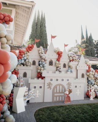 Medieval First Birthday, Castle Theme Decorations, Princess And Knights Birthday Party, Disney Castle Backdrop, Diy Castle Backdrop, Castle Theme Birthday Party, Castle Theme Party, Castle Birthday Theme, Prince And Princess Birthday Party