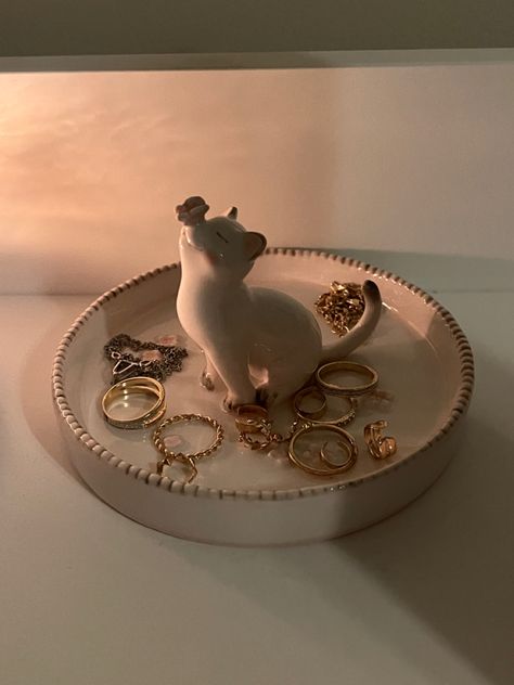 Cat Jewelry Holder, Clay Jewellery Holder, Jewellery Holder, Diy Air Dry Clay, Sculpture Art Clay, Tanah Liat, Clay Diy Projects, Clay Crafts Air Dry, Pottery Crafts