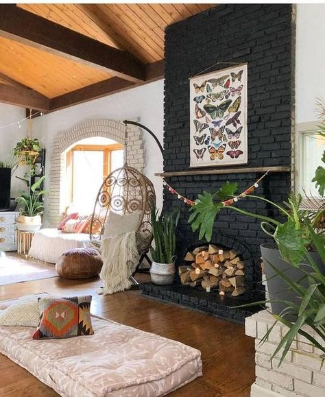 Black Brick Fireplace, Boho Style House, Bohemian Bedrooms, Bohemian Style Home, Painted Brick Fireplaces, Bohemian Style Decor, Bohemian Interior Design, Fireplace Mantel Decor, Bohemian House