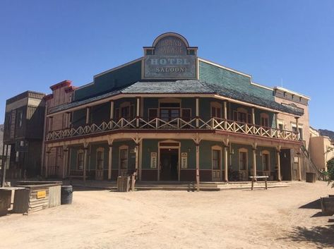 Cowboy Town Wild West, Old Western Towns Wild West, Old Western Architecture, Old Tucson Arizona, Western Town Buildings, Arizona Day Trips, Cowboy Town, Old West Saloon, Old Western Towns