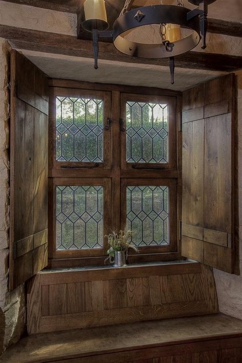 Tudor Interior, Manor Aesthetic, Medieval Bedroom, Medieval Home Decor, Antique Interiors, Medieval Decor, Medieval Furniture, Country Manor, Castles Interior