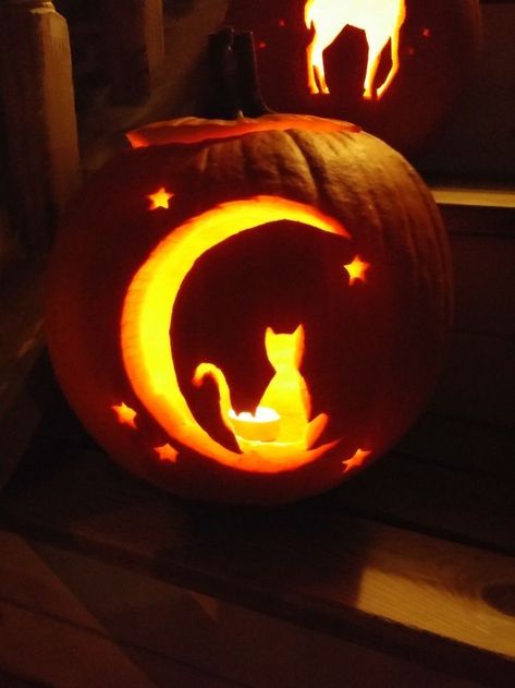 Pumpkin Carving Mushroom, Twilight Pumpkin Carving, Pumpkin Carving Characters, Pumpkin Carving Ideas Taylor Swift, Mushroom Pumpkin Carving, Moon Pumpkin Carving, Couples Carved Pumpkins, Pumpkin Carving Ideas Aesthetic, Pumpkin Carving Aesthetic