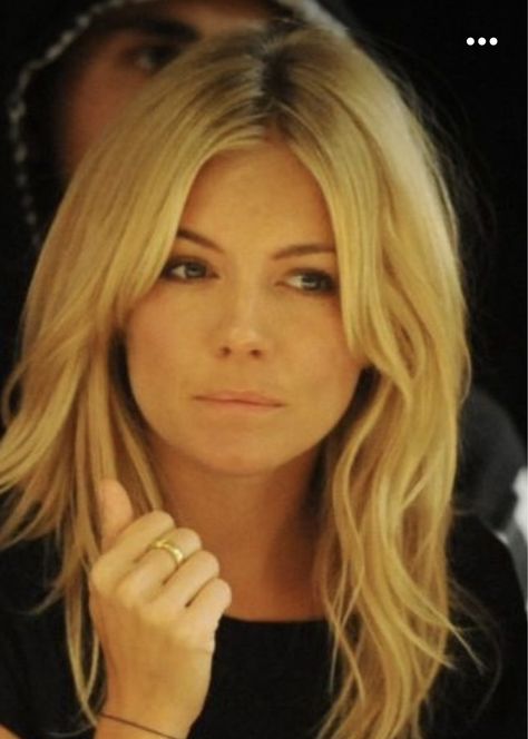 Sienna Miller Hair, Bangs Curtain, Bangs Wavy Hair, Layers Medium, Easy Hair Cuts, Super Hair, Long Bangs, Sienna Miller, Long Hair With Bangs