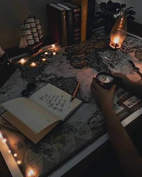 Wicca Aesthetic, Dark Acadamia, Dark Academia Aesthetic, Fantasy Aesthetic, Academia Aesthetic, Newt, Room Aesthetic, Book Photography, Design Layout