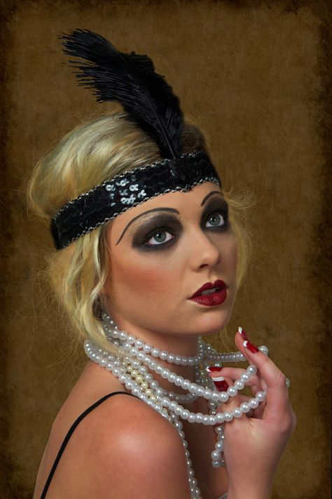 Make up for Great Gatsby | Great Gatsby | Makeover Mayhem Red Matte Acrylic Nails, 1920s Makeup Gatsby, Roaring 20s Makeup, 1920s Inspired Makeup, Great Gatsby Makeup, Gatsby Makeup, Flapper Makeup, Great Gatsby Hairstyles, Winter Nail Design